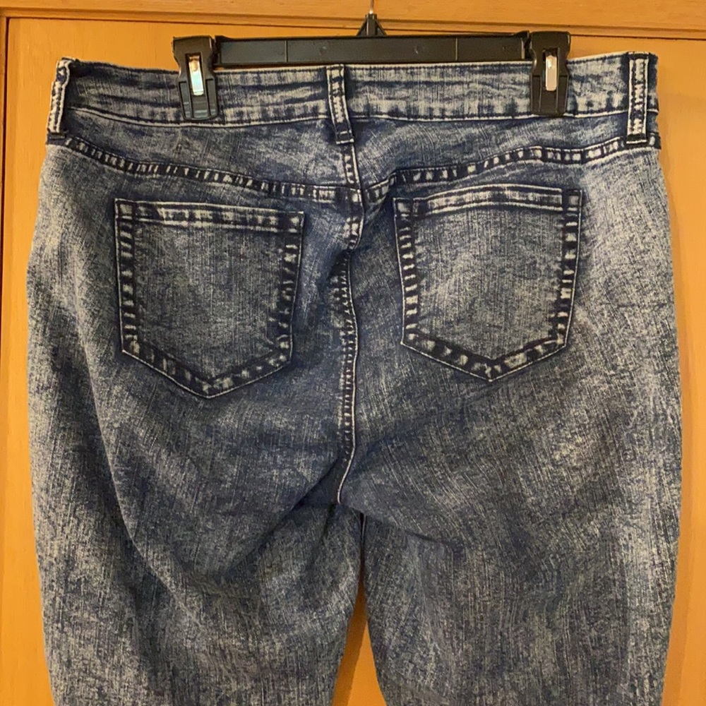 Torrid Cropped Skinny Jeans Acid Wash Size 14 - Picture 6 of 8